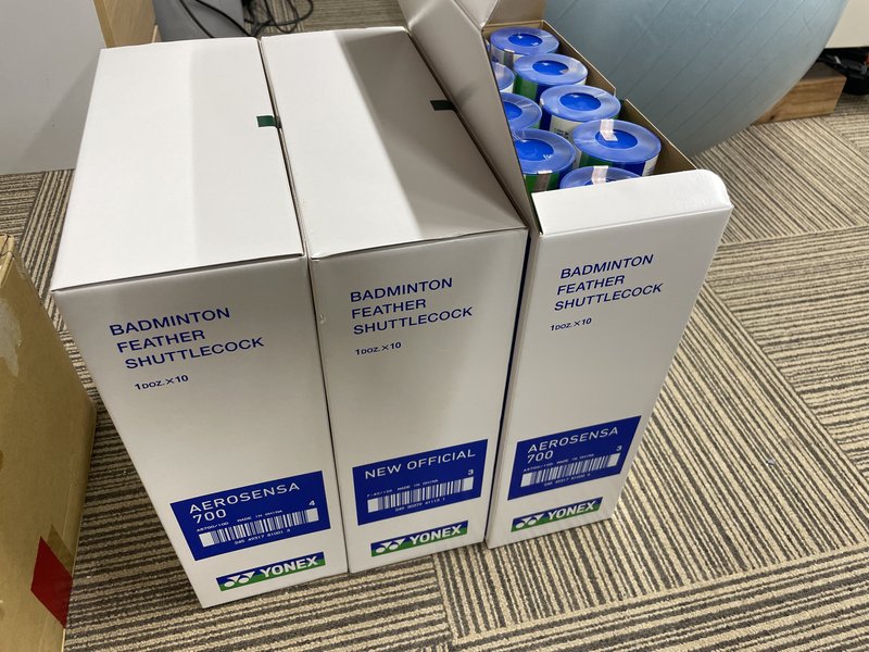 UGUIS渋谷さんが投稿した画像: 大会準備進んでます。 シャトルを買い過ぎてしまいました。 ボタンを押し過ぎです。かなりの出費です。